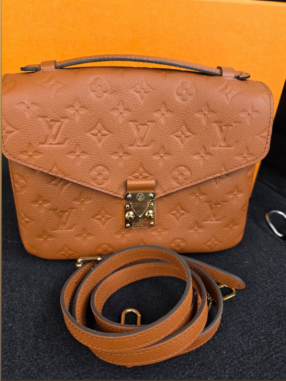 Louis Vuitton Pochette Métis cognac